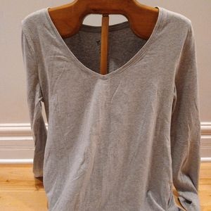 XL thyme maternity pregnancy gray vneck long sleeves t-shirt
